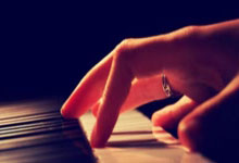 股票剛開戶可以買那些:股票價格和公司業績-9月降息概率大降！美聯儲釋放鷹派信號