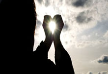 想買股票怎么開戶:配資排行-谷歌發布Pixel 10系列手機：AI全面加持 直面蘋果挑戰